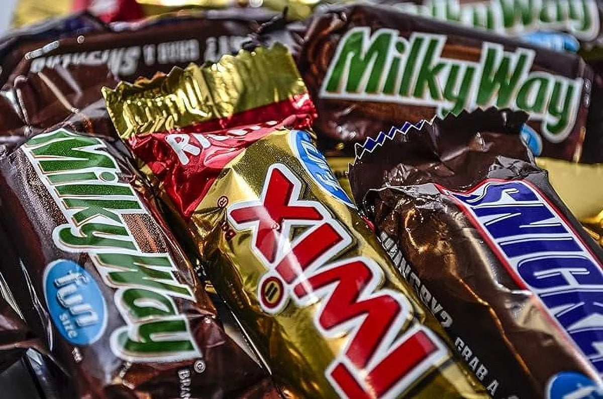 4 Pound Chocolate Candy Bundle with Twix, Snickers, Milky Way, M&M's, Skittles, Starburst A819