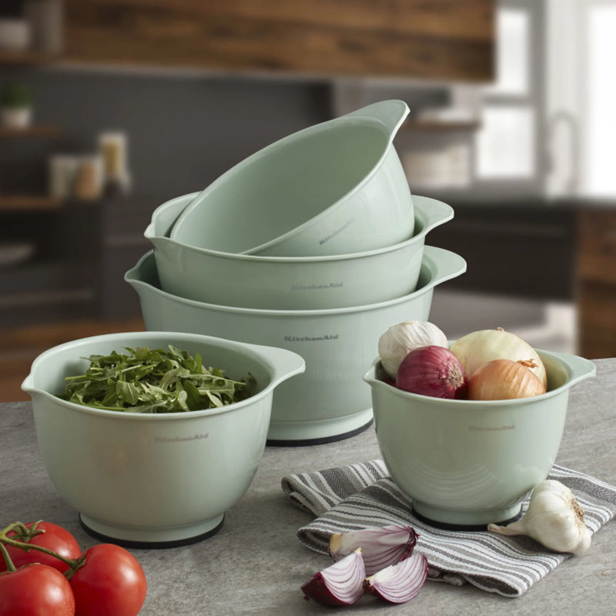 Set of 5 Plastic Mixing Bowls with Rubber Bottom C8703