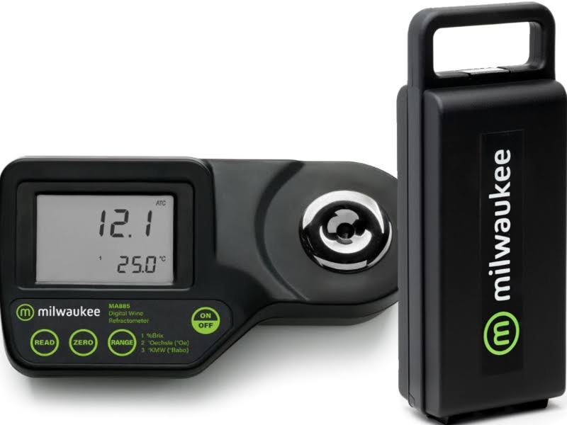 Digital Brix Refractometer with Protective Case H959913