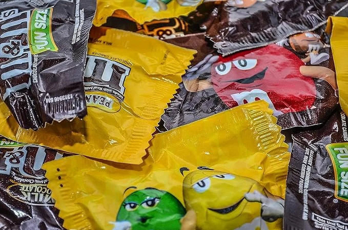 4 Pound Chocolate Candy Bundle with Twix, Snickers, Milky Way, M&M's, Skittles, Starburst A819